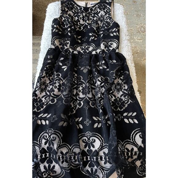 Tommy Hilfiger Women’s Sz. 2 Elegant Black Velvet Lace Design Winter Dress - Picture 1 of 11